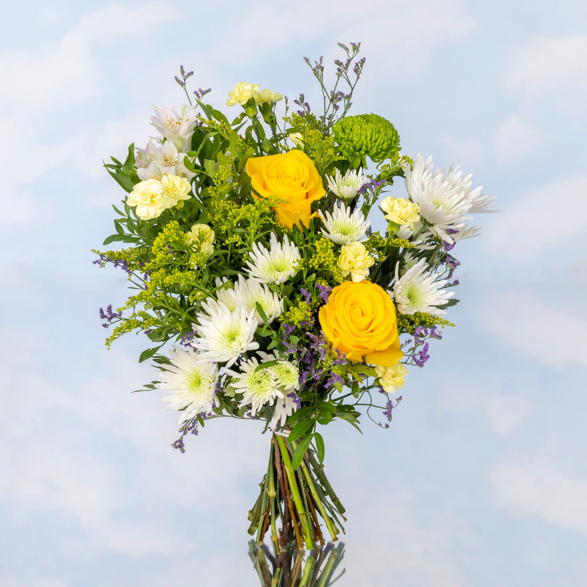 Ramo de flores amarillas con rosas, arreglo luminoso y elegante ideal para regalar y destacar en floristerías online