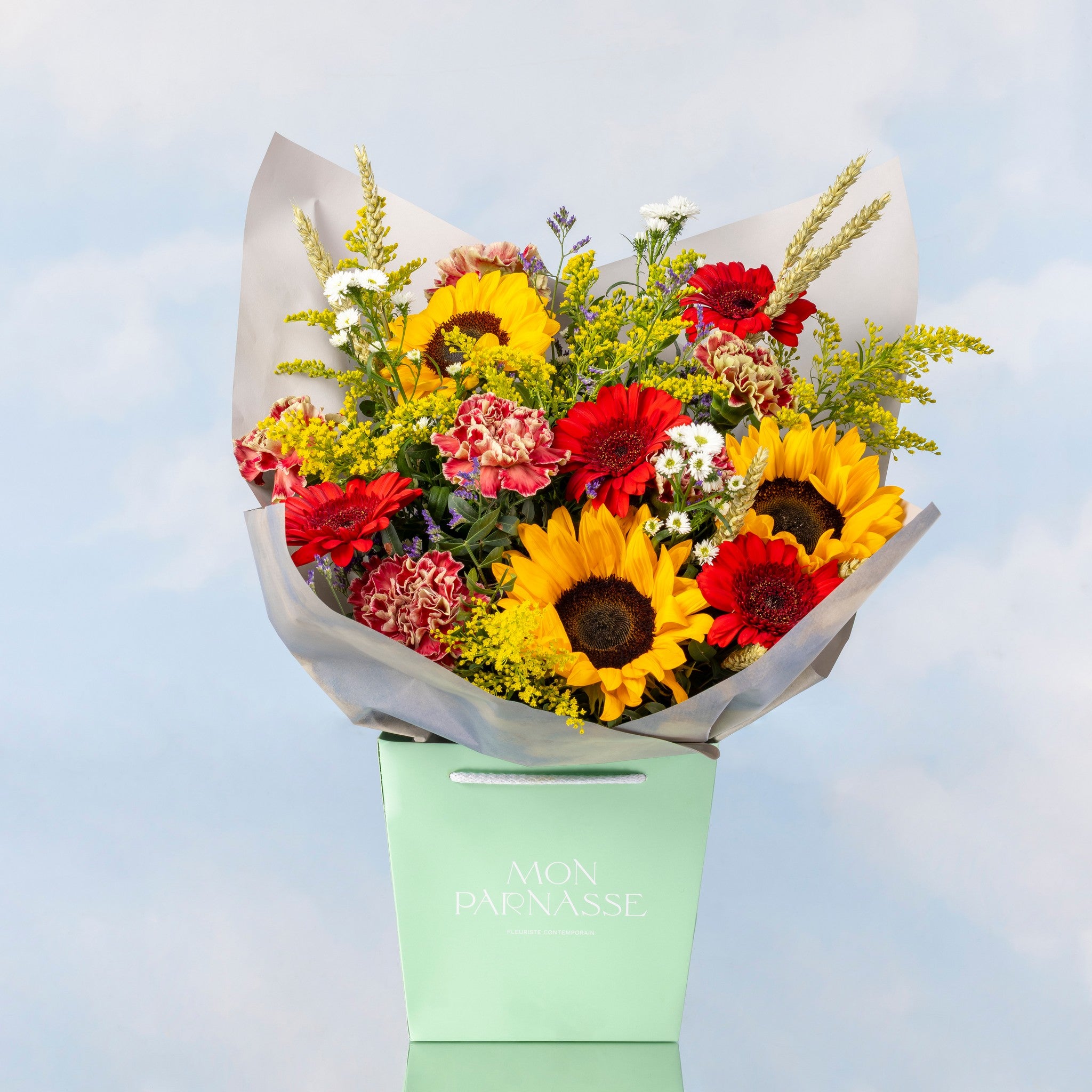 Ramo Jardín de los Recuerdos con girasoles y gerberas frescas.
